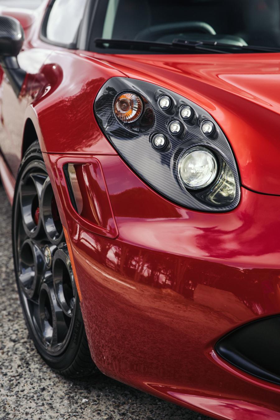 Детали экстерьера Alfa Romeo 4C Launch Edition (960) 2015 года  (AU) (фото 5 из 40)